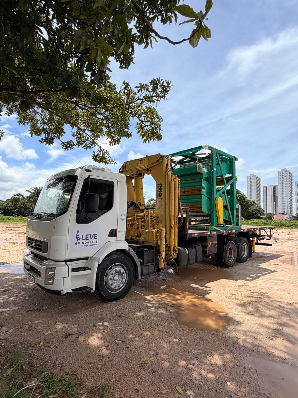 Içamento com equipamento pesado em operação externa